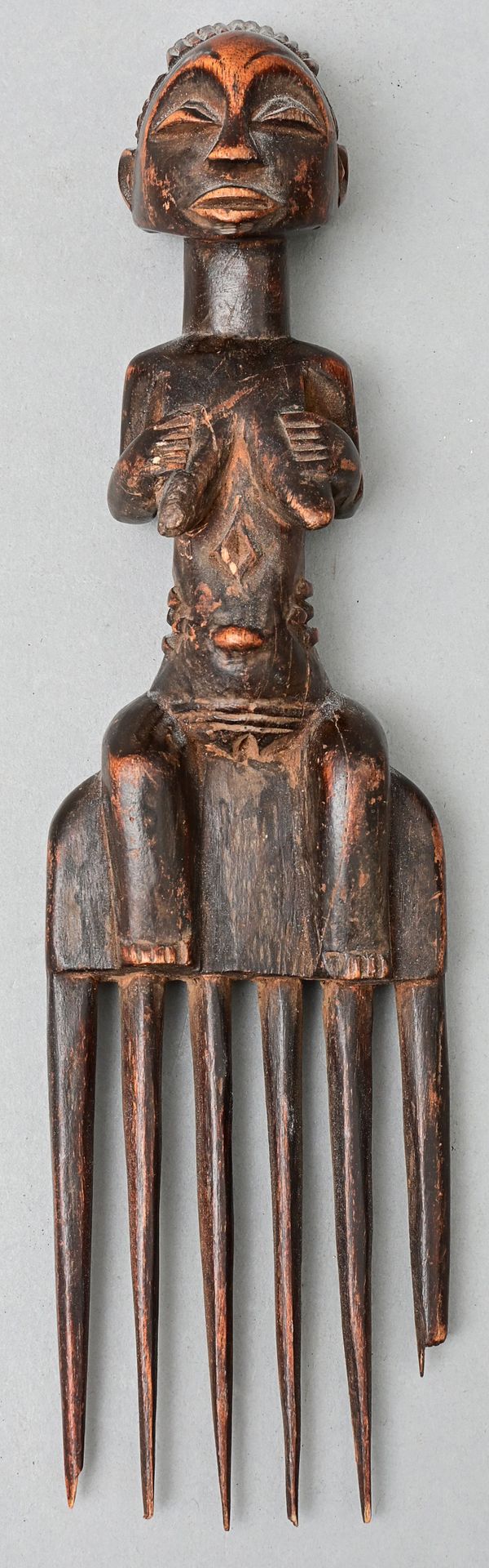 Null Peigne, D. R. Congo, Luba / Hemba Bois, sculpté, manche figuratif : figure &hellip;