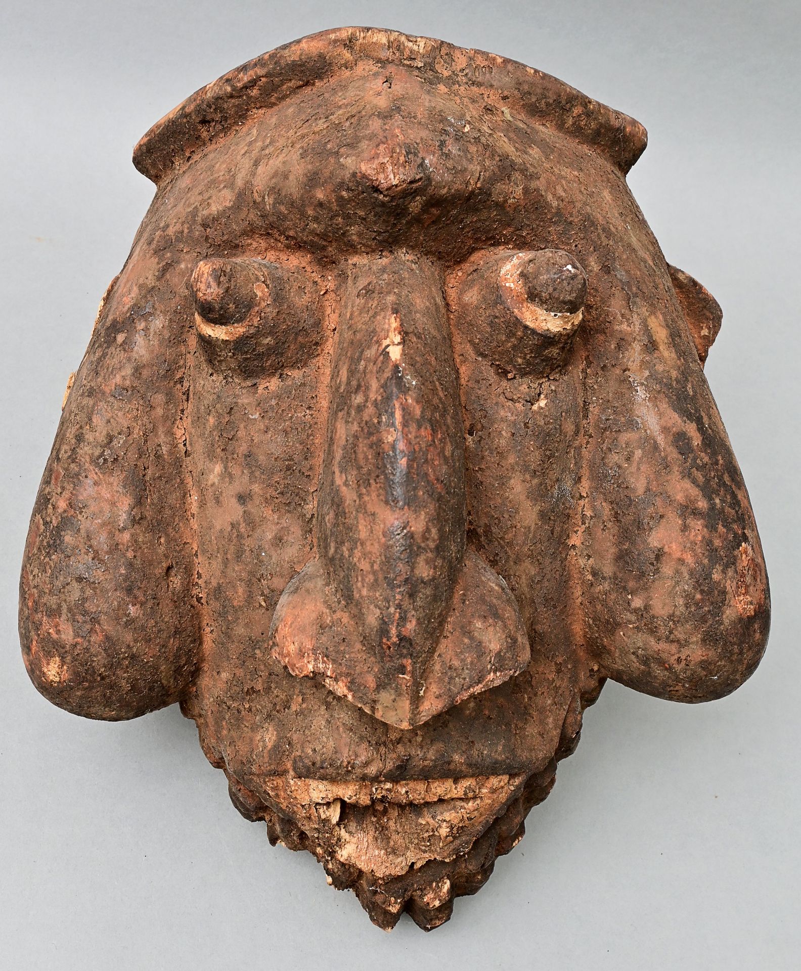 Null Anthropomorphic top mask, Cameroon, Bamileke wood, carved, reddish, white a&hellip;