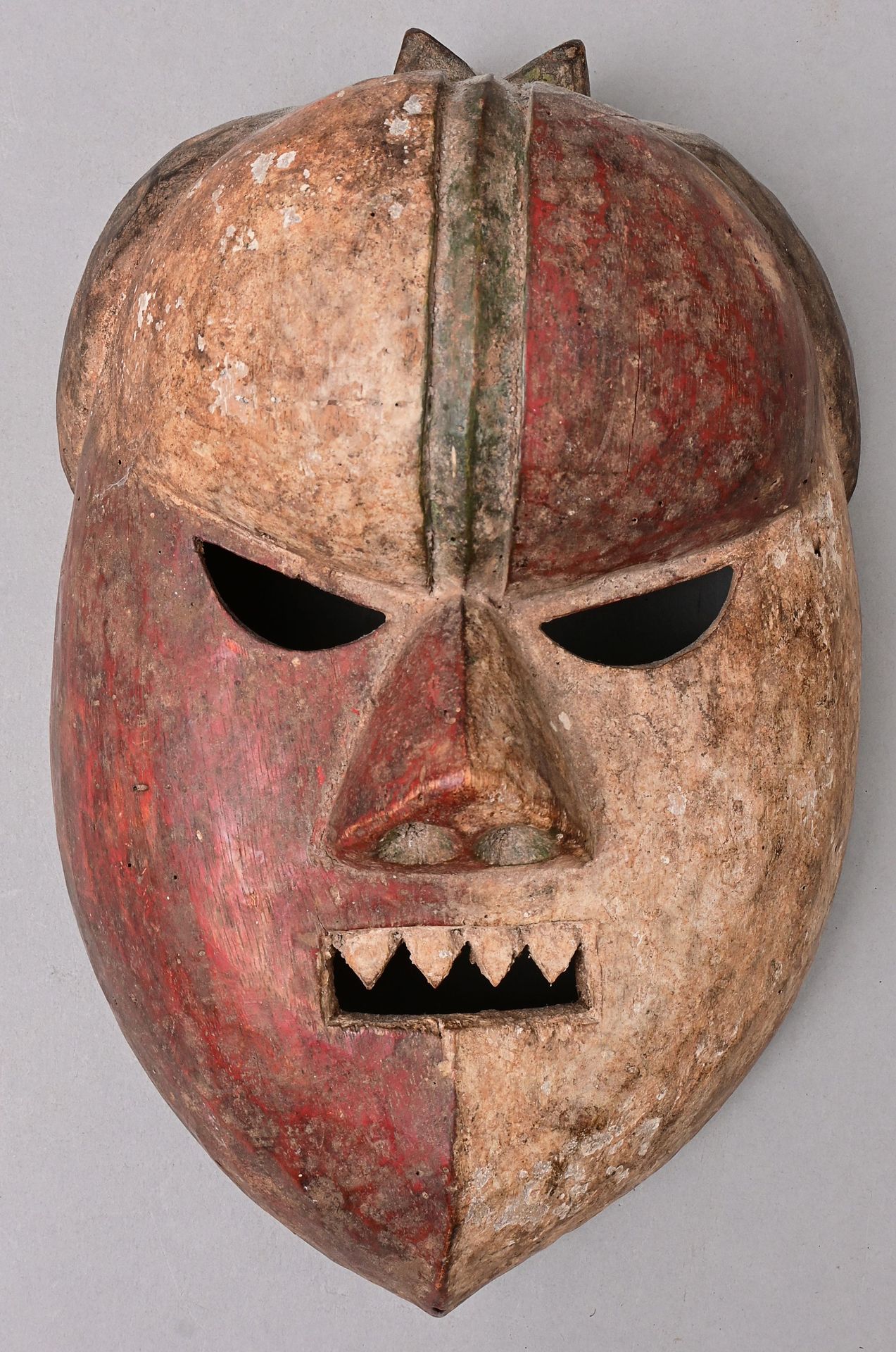 Null Salampasu style mask/ D. R. Congo/ Zaire Face mask, wood, carved, painted i&hellip;