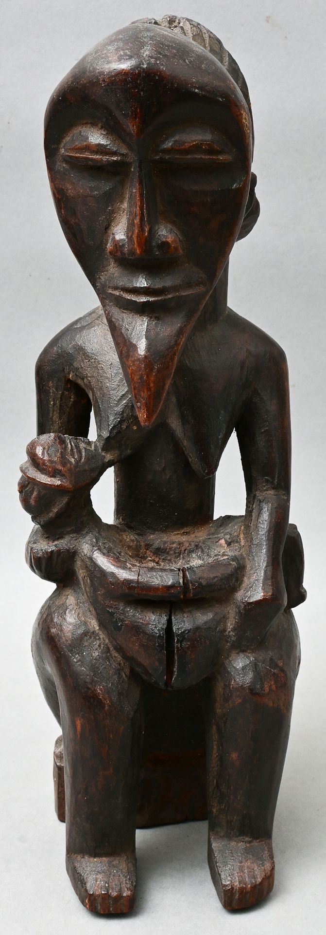 Null Figurine de maternité, R.D . Congo, style Luba/ Hemba Figure féminine assis&hellip;