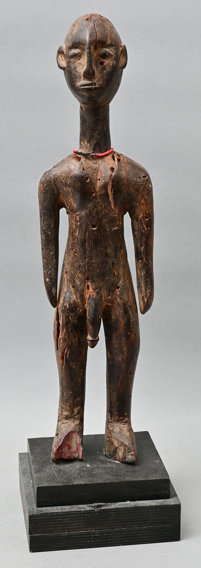 Null Statuetta, Mali, Bambara Figura maschile, in piedi, legno, scolpita, filo d&hellip;