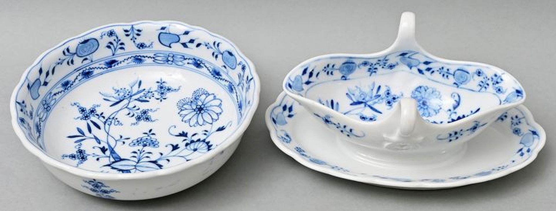 Null Bowl and sauce boat, Teichert Meissen, E. 19th/early 20th c. Porcelain, new&hellip;