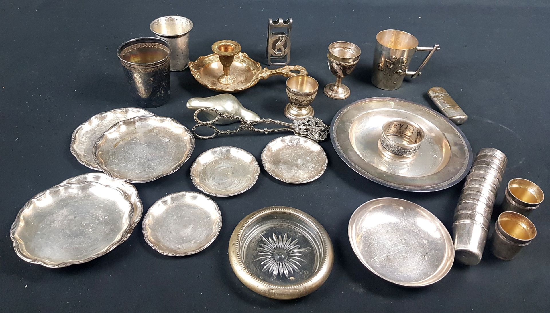 Null LOT of silver plated metal including 12 small goblets, small plates, egg cu&hellip;