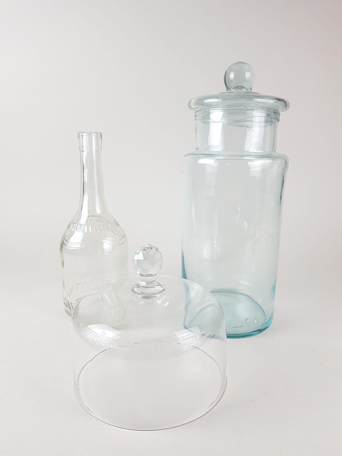 Null LOT of glassware including a cheese bell, a pressed glass bottle and a cand&hellip;