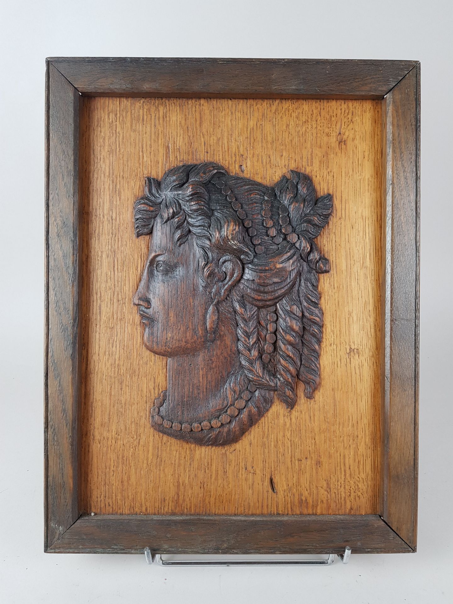 Null BAS RELIEF encadré en bois sculpté "Profil de femme" H 26 x L 37 cm - usure&hellip;