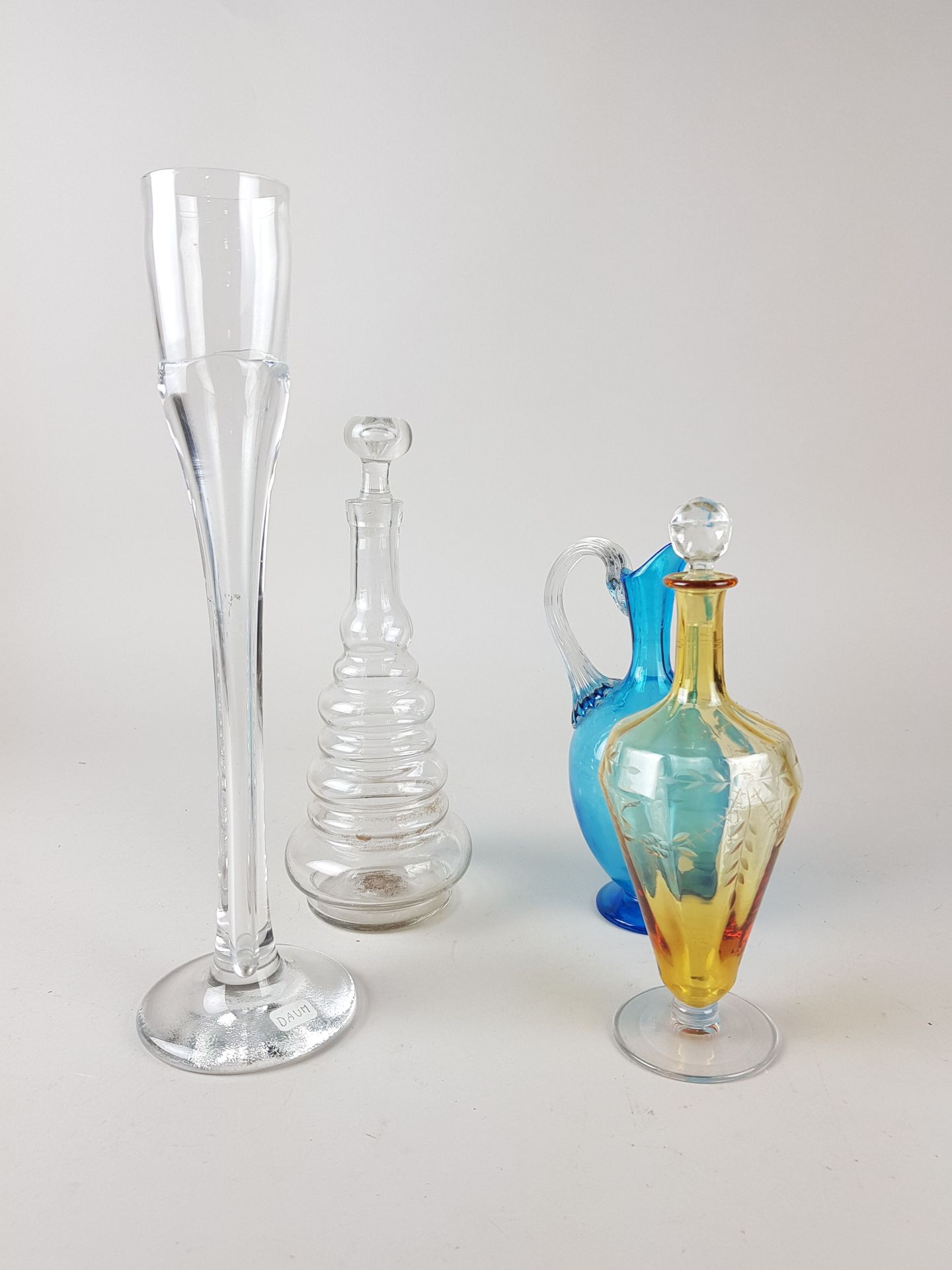 Null LOT including two decanters, a jug and a Daum soliflore (H 33 cm) - wear an&hellip;
