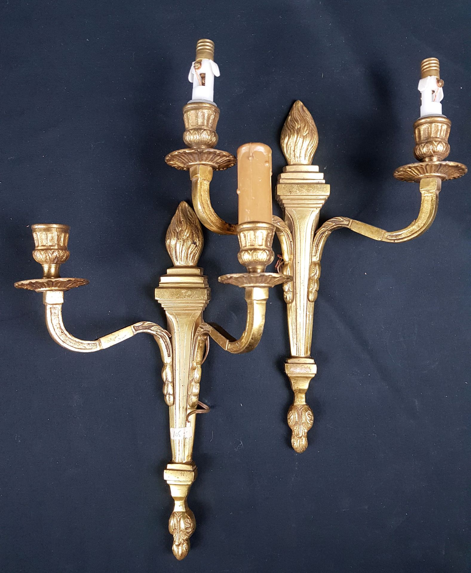 Null Pair of bronze wall lights with two arms. H 36 x W 24 cm - wear and tear
