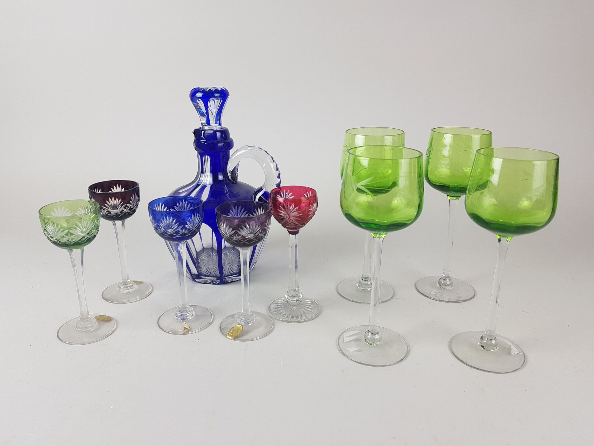 Null LOT including a blue carafe (H 20 cm) and coloured cut crystal glasses - we&hellip;