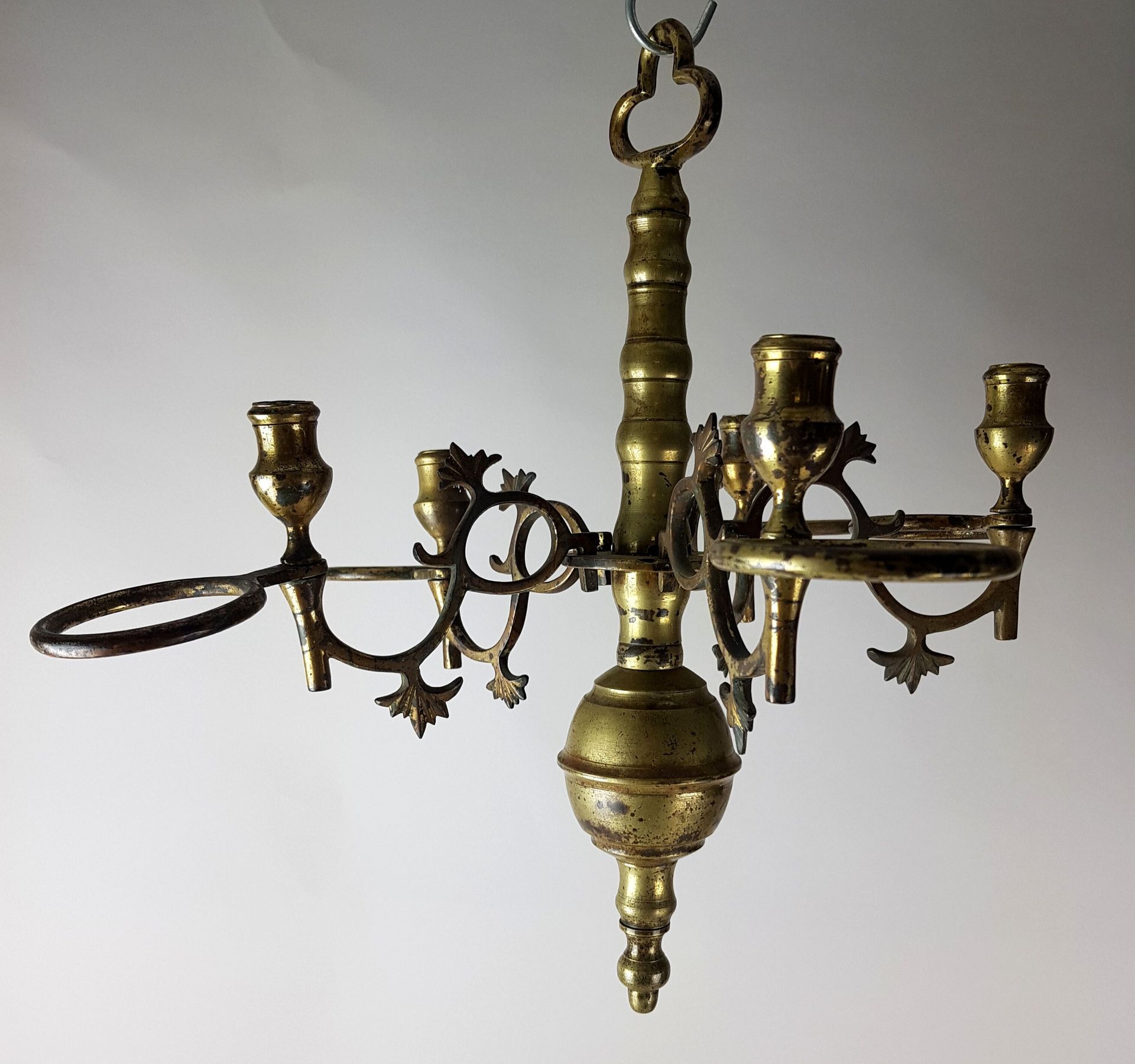 Null Antique bronze chandelier. H 40 cm - diameter 50 cm - wear and tear