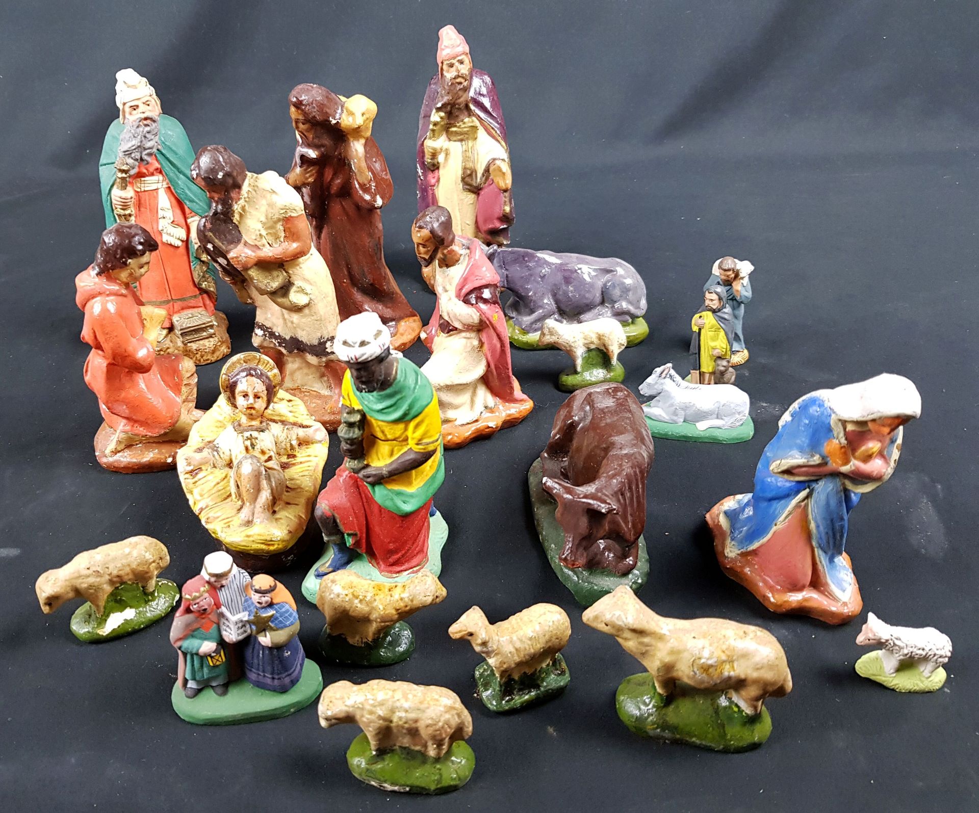 Null LOT of plaster crib figures - wear and tear, accidents
