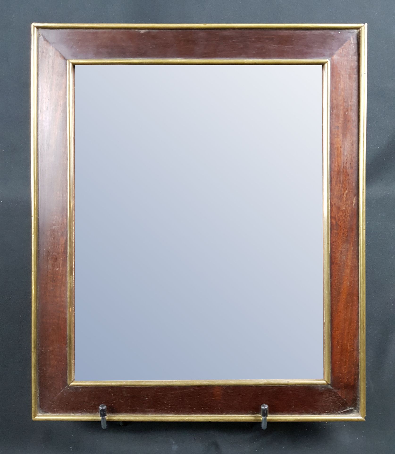 Null Spiegel aus Mahagoni und Messing. H 27 x B 32 cm - Gebrauchsspuren