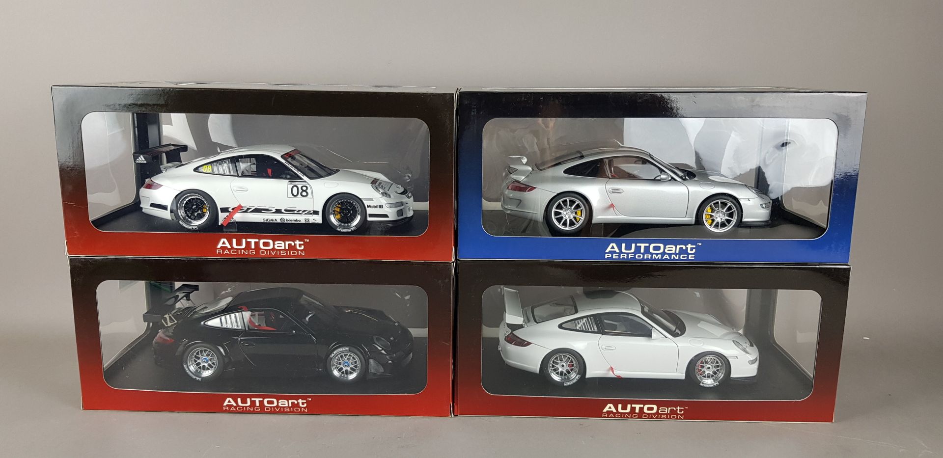 Null AUTO-ART - FOUR PORSCHE im Maßstab 1:18:

1x Leistungskollektion 997 GT3

1&hellip;