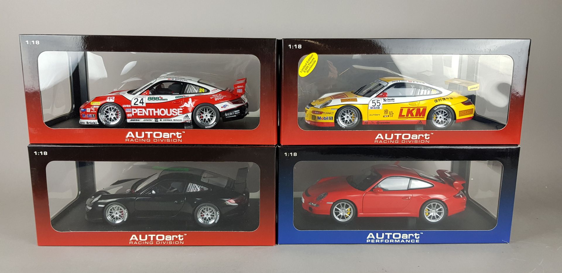 Null AUTO-ART - FOUR PORSCHE scale 1/18 :

1x 997 GT3

1x 911 (997) GT3 Carrera &hellip;