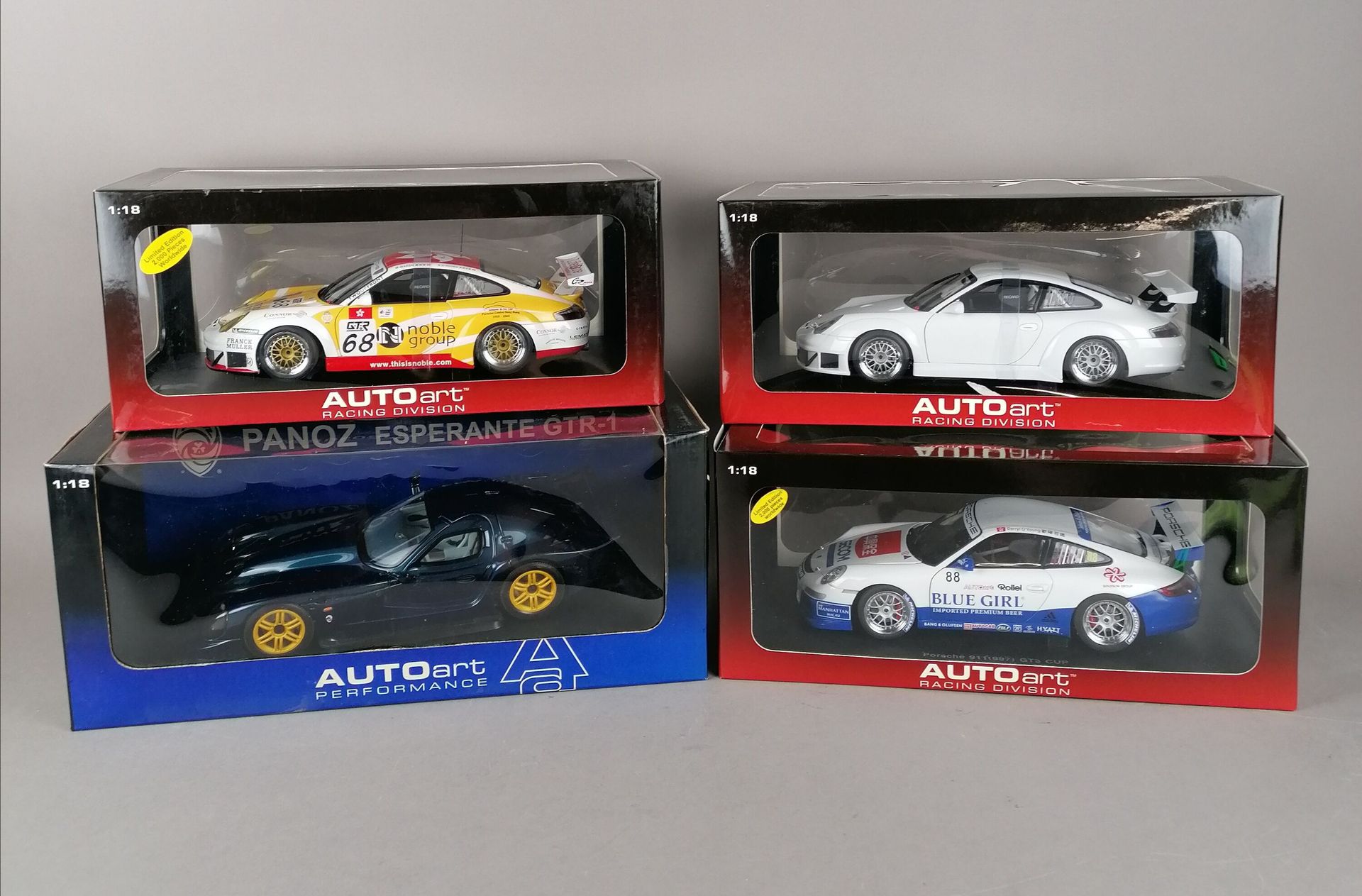 Null AUTO-ART -FOUR CARS scale 1/18 :

1x Racing Division Collection Porsche 911&hellip;