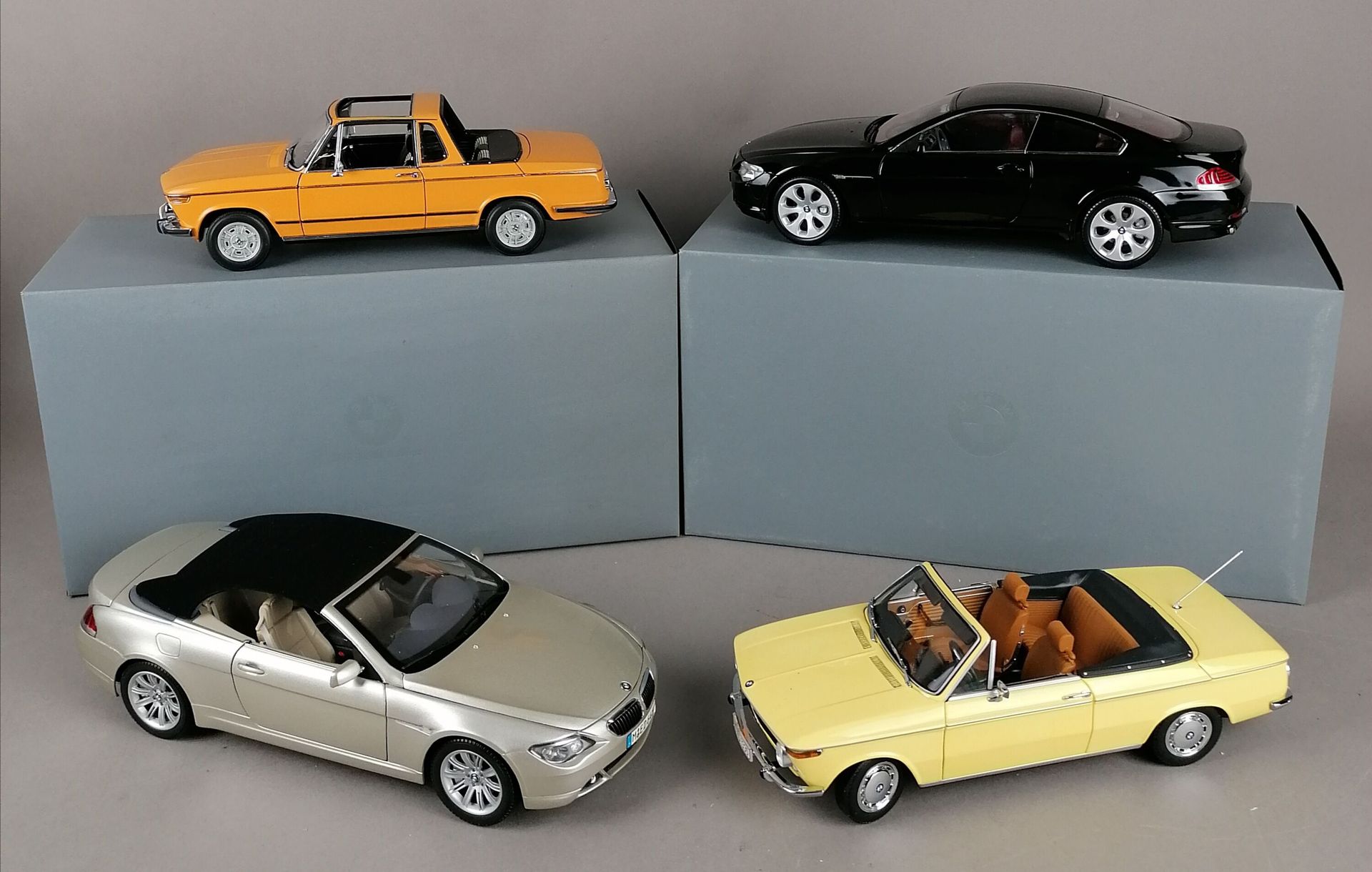 Null BMW - CUATRO BMW en escala 1/18:

2x 2002 Cabrio/Convertible

1x 6er Cabrio&hellip;