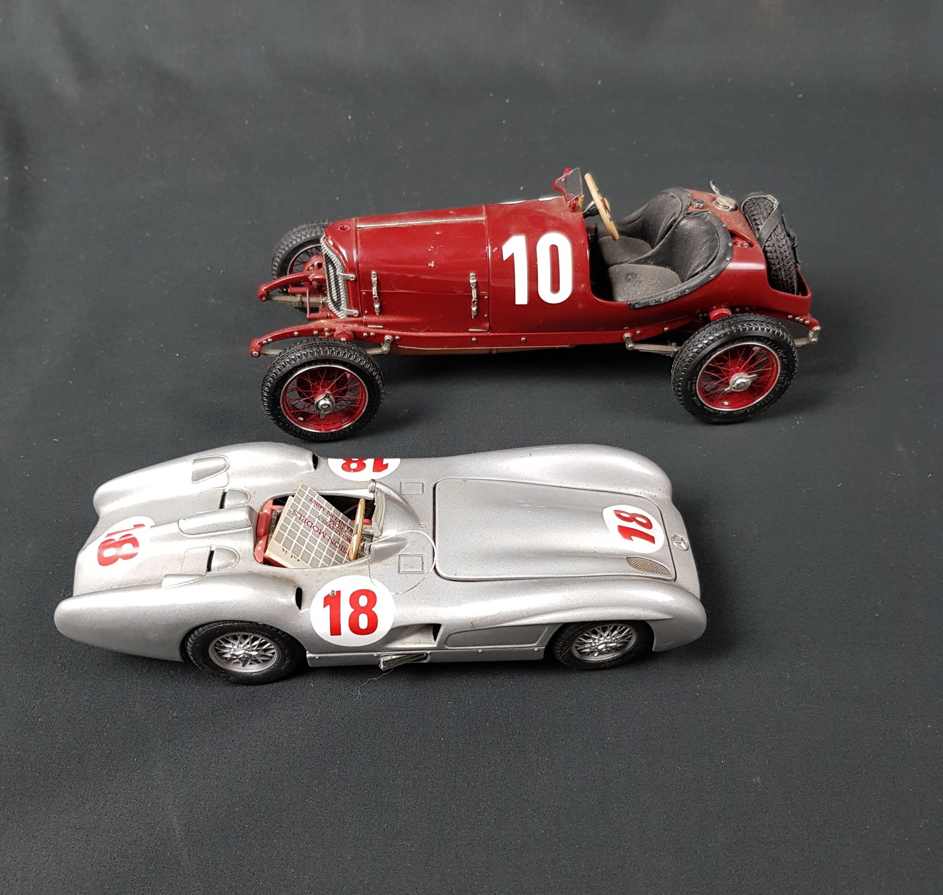 Null 两辆汽车 1/18比例，金属 :

1x CMC GmbH 德国MB Targa Florio 1924

1x 富兰克林造币厂精密模型1992，梅赛&hellip;