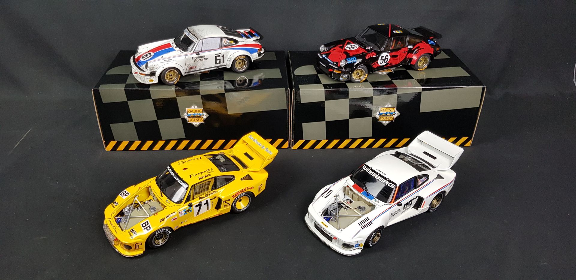 Null RACING LEGENDS - FOUR PORSCHE im Maßstab 1:18 :

2x Porsche 934RSR

2x Pors&hellip;