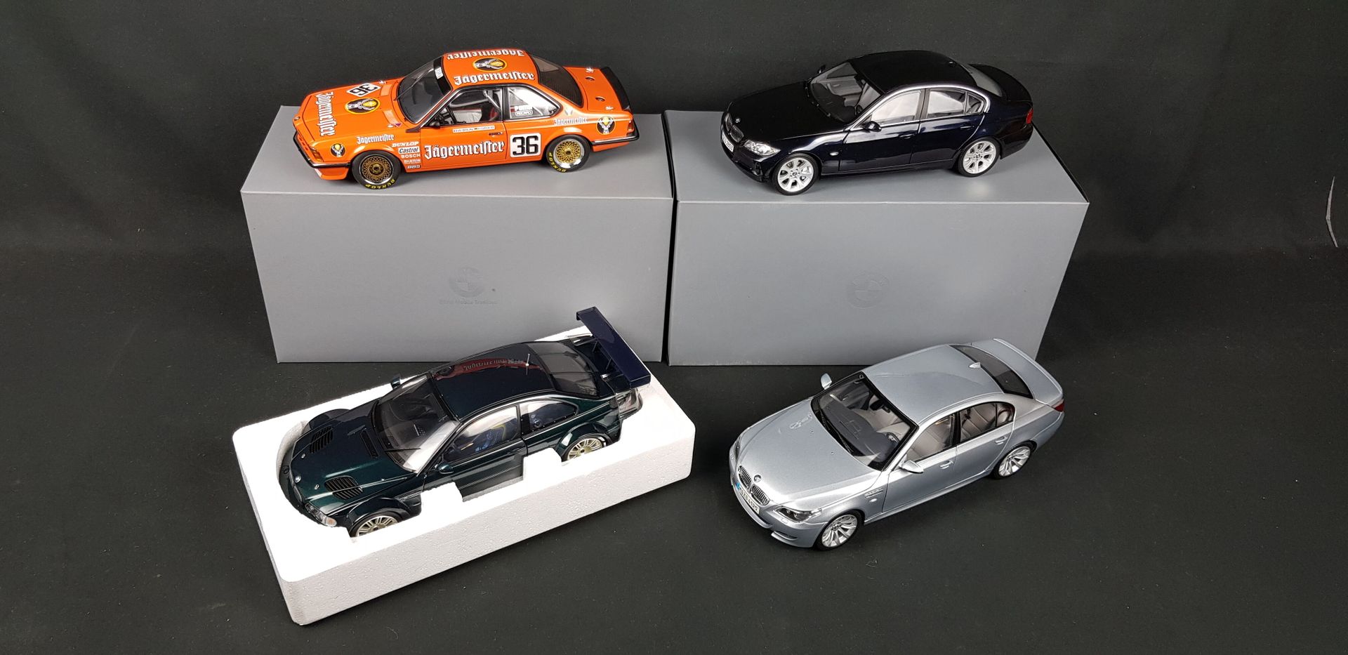Null BMW - CUATRO BMW en escala 1/18:

1x M5

1x M3 GTR

1x 635Csi

1x Serie 3

&hellip;