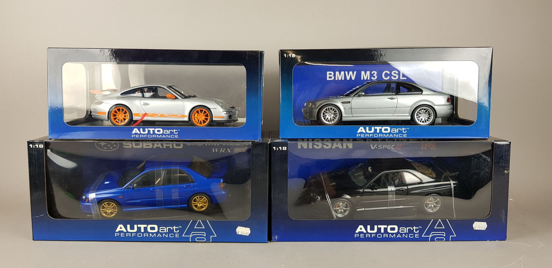Null AUTO-ART - QUATRE voitures échelle 1/18 :

1x BMW M3 CSL

1x Porsche 997 GT&hellip;