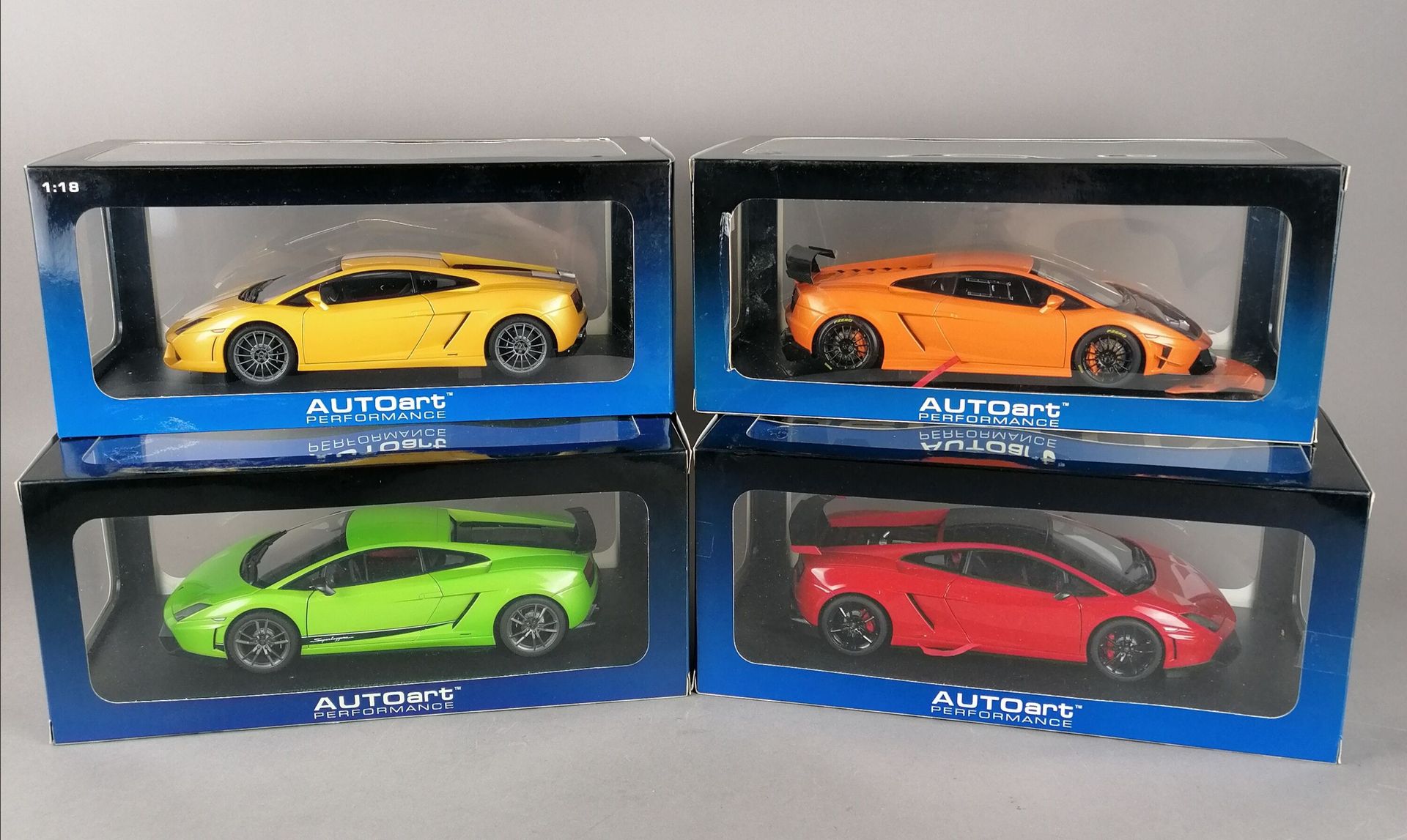 Null AUTO-ART Performance - VIER LAMBORGHINI im Maßstab 1:18:

1x Gallardo LP 57&hellip;