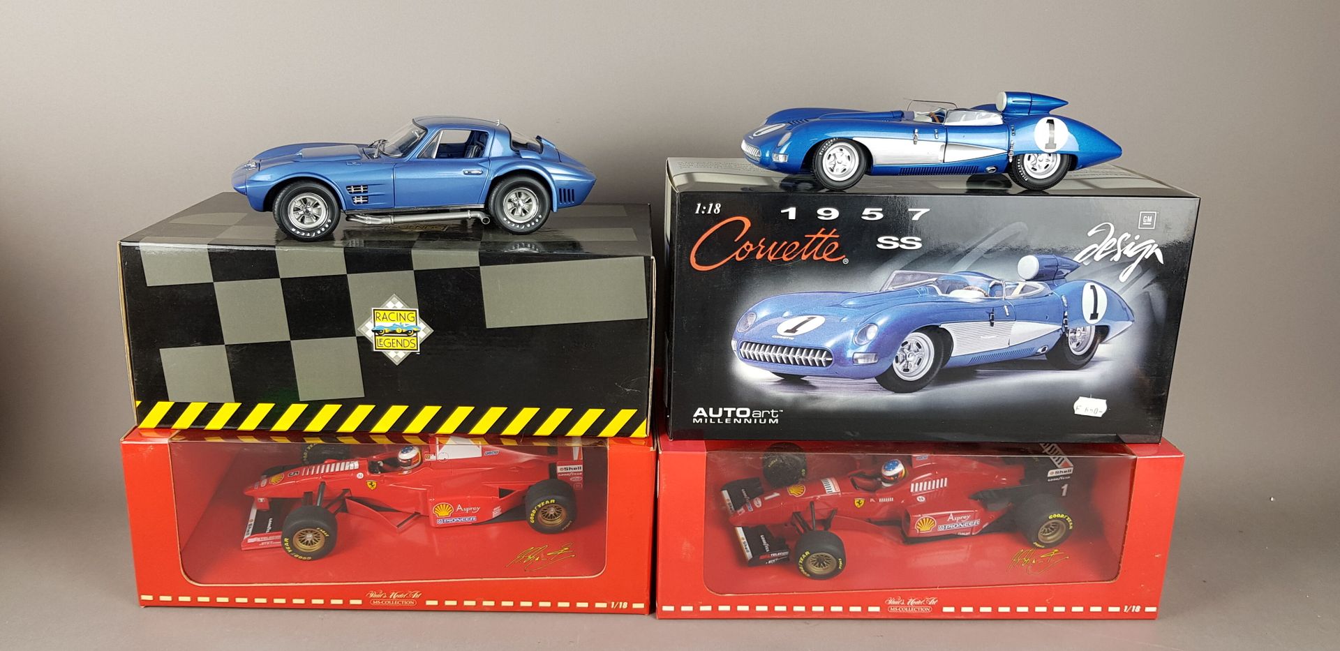 Null VIER CARS im Maßstab 1/18:

2x Paul's Model-Art M-S Collection, F 310 B und&hellip;