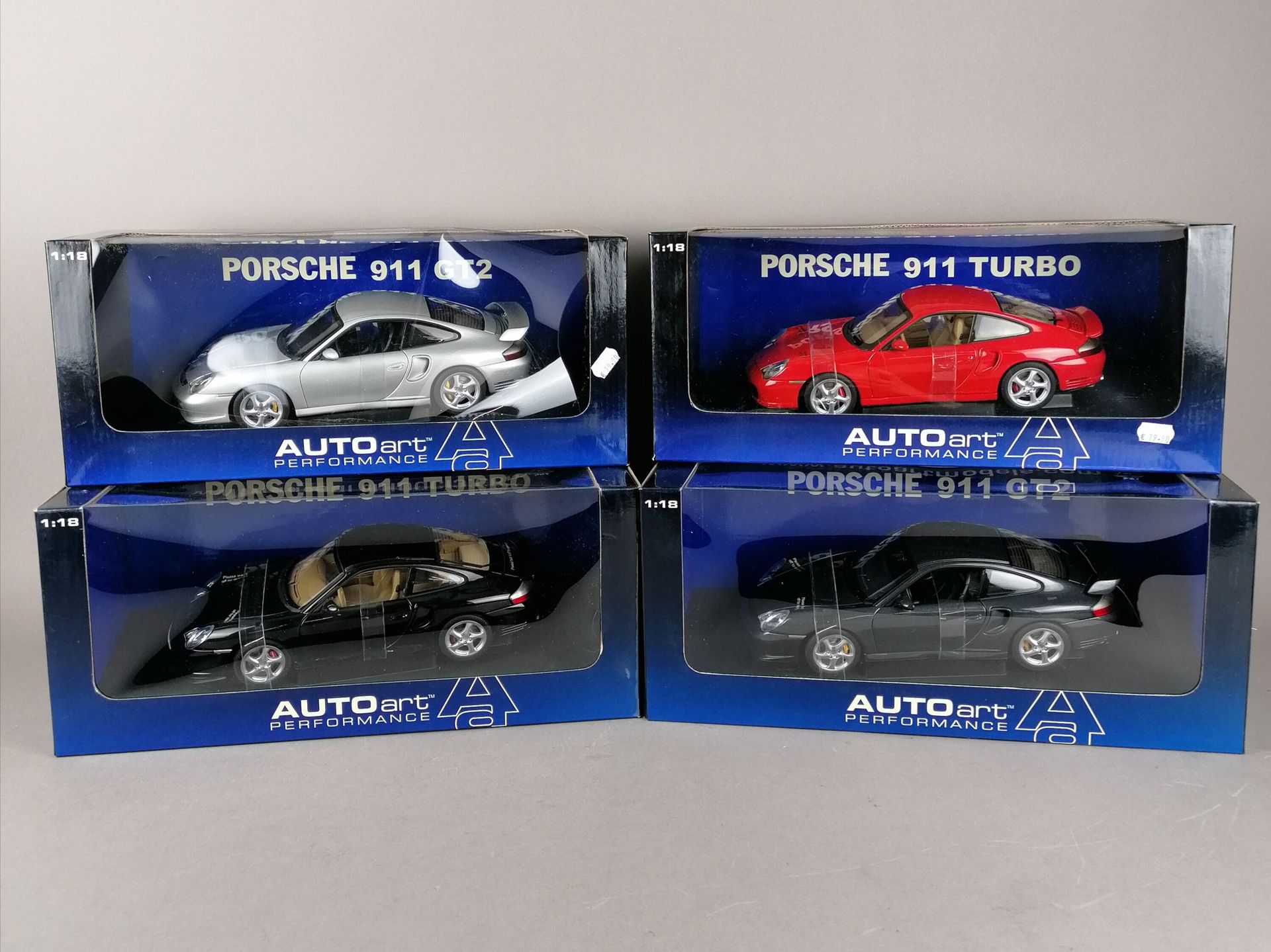 Null AUTO-ART - QUATRE PORSCHES 911 échelle 1/18 : 2 turbo et 2 GT2

Dans leurs &hellip;