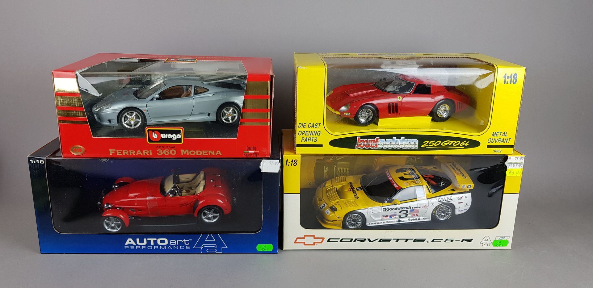 Null QUATRE VOITURES échelle 1/18 :

2x Auto Art, Corvette C5-R et Panoz Aiv Roa&hellip;