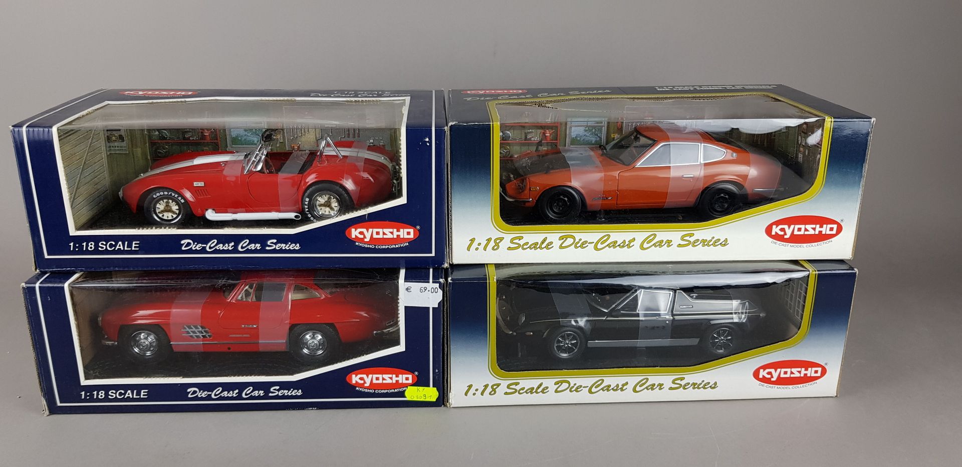 Null KYOSHO - QUATRE VOITURES échelle 1/18 :

1x Lotus Europa Special

1x Shelby&hellip;