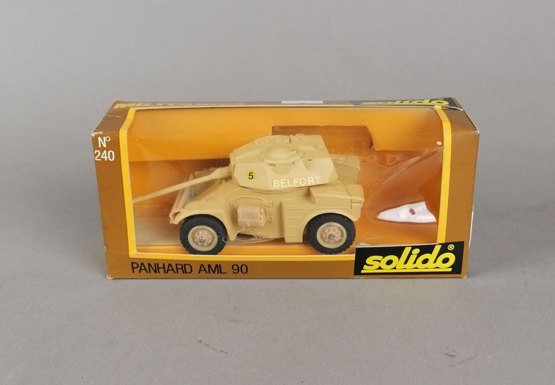 Null SOLIDO - Collection Militaires, Panhard AML 90 n°240, échelle 1/43, dans sa&hellip;