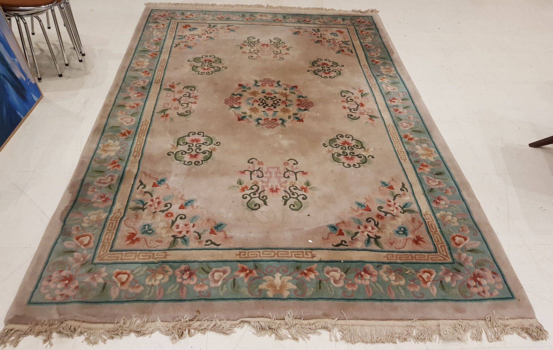 Null 中国风格的机械地毯，米色背景上的花朵装饰，长309 x 宽215厘米 - 磨损严重