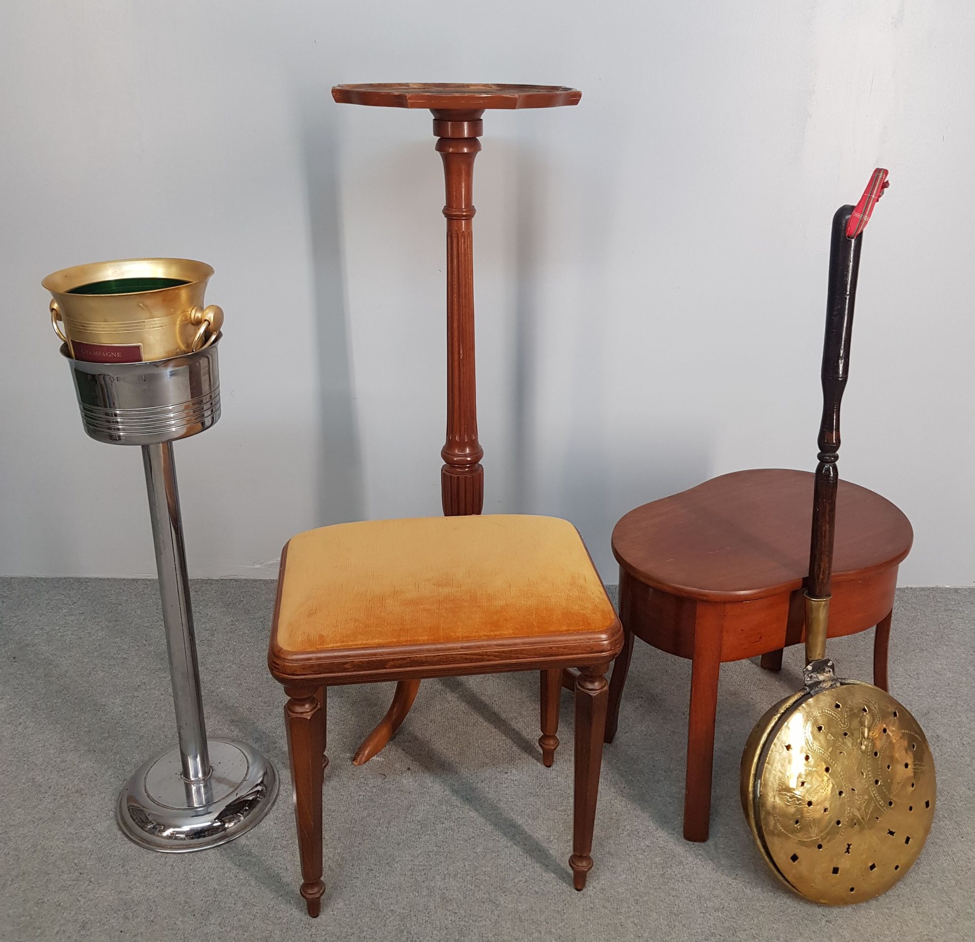 Null LOT of furniture including a wooden saddle (H 104 cm) a stool, a wooden bid&hellip;