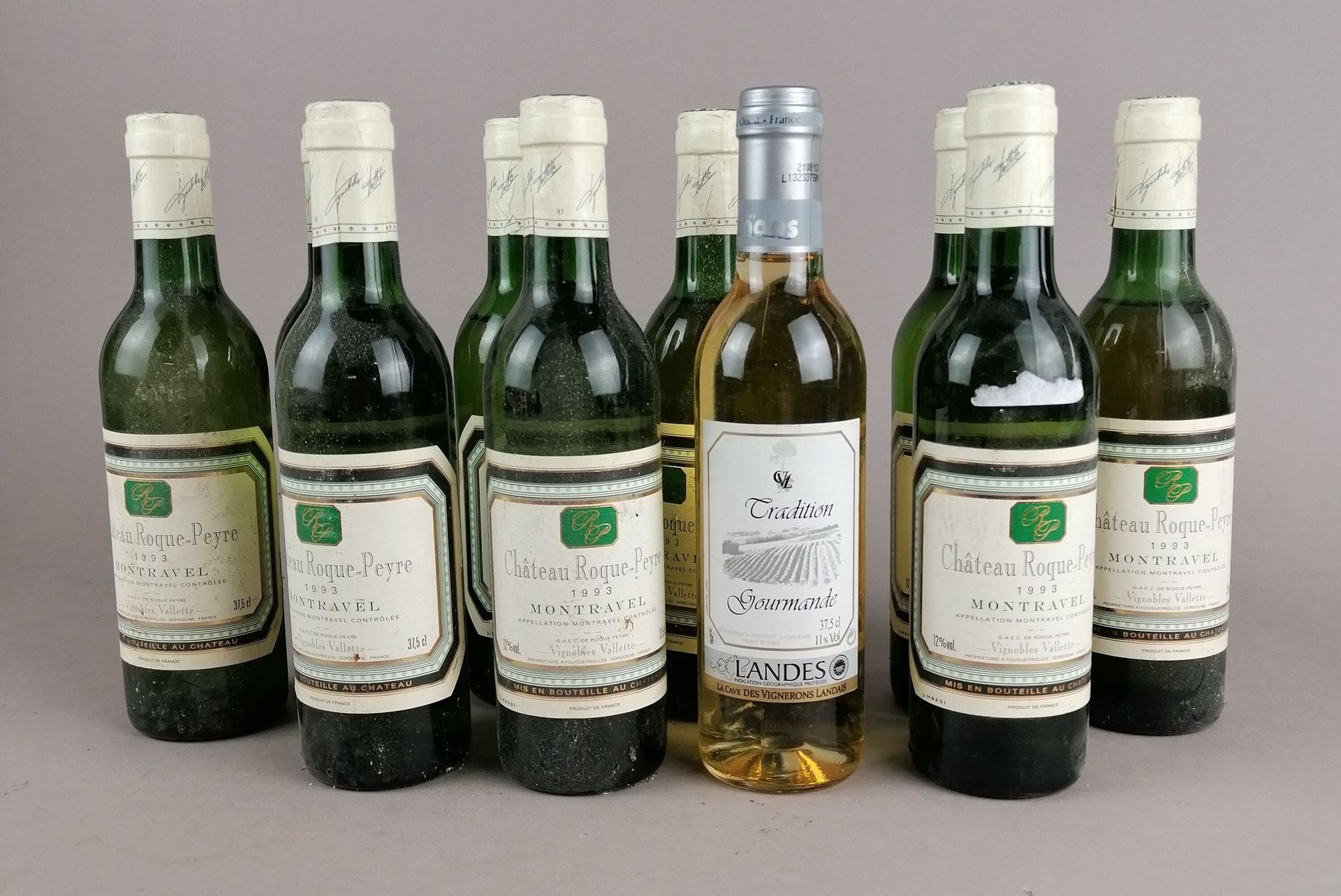 Null LOT of 10 bottles :

9 bottles 37,5 cl Château Roque-Peyre 1993 Montravel

&hellip;