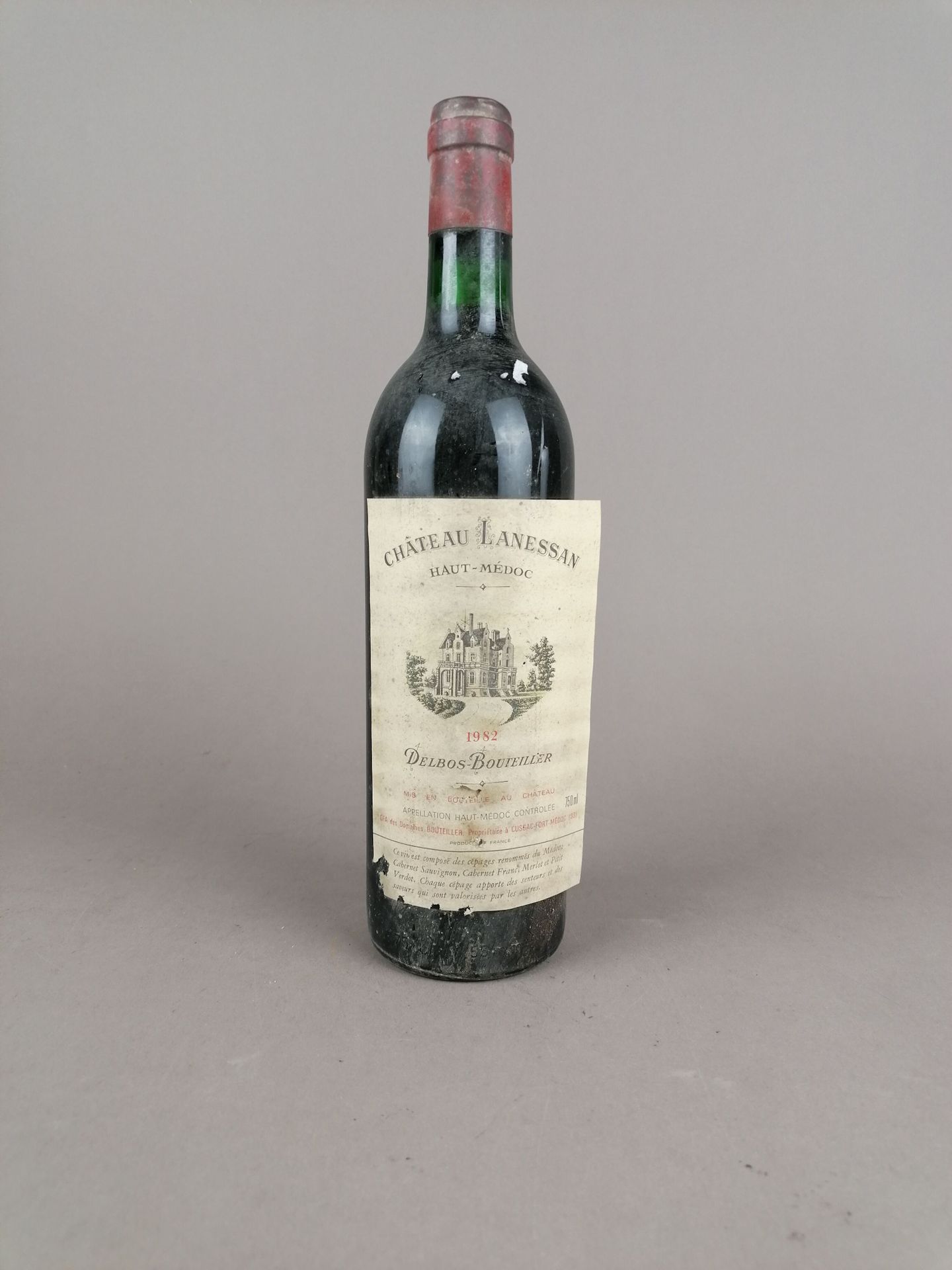 Null 5 botellas de Château Lanessan 1982 Haut Médoc - etiquetas dañadas