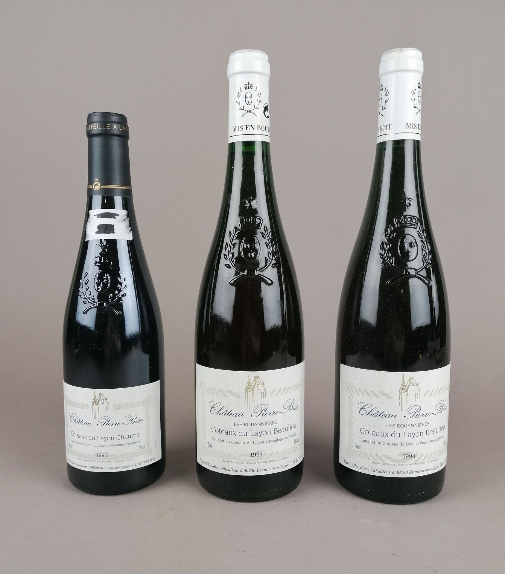 Null LOT de 3 bouteilles :

- 2 bouteilles de Coteaux du Layon Beaulieu 1994 Châ&hellip;