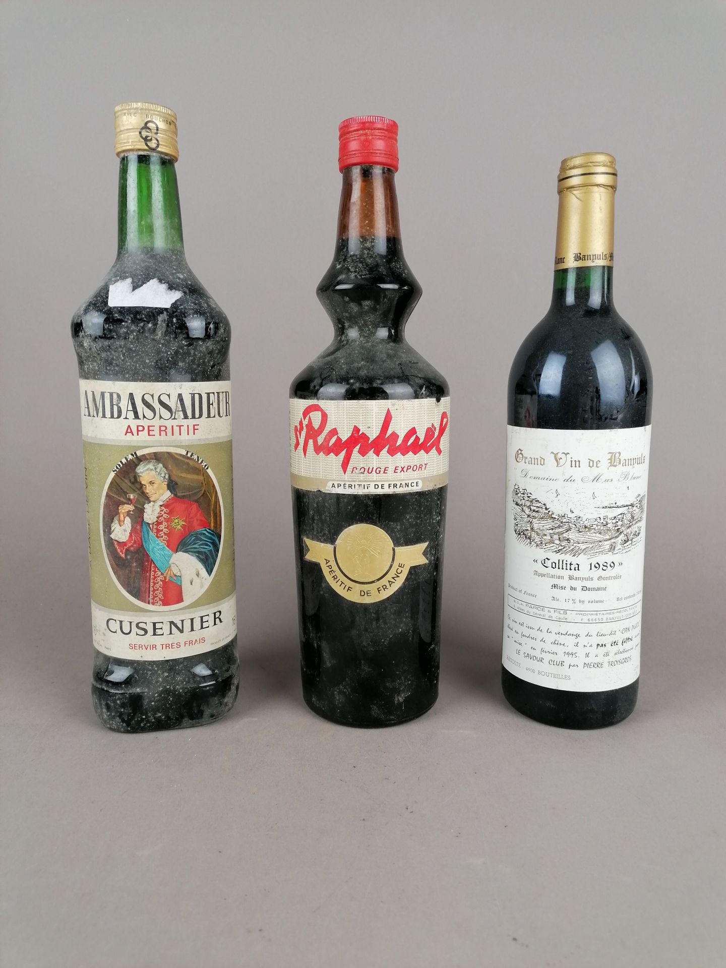 Null 3瓶:

1瓶Aperitif Ambassadeur Cusenier开胃酒

1瓶圣拉斐尔红葡萄酒开胃酒

班尤尔-科利塔1989年白马酒庄1瓶