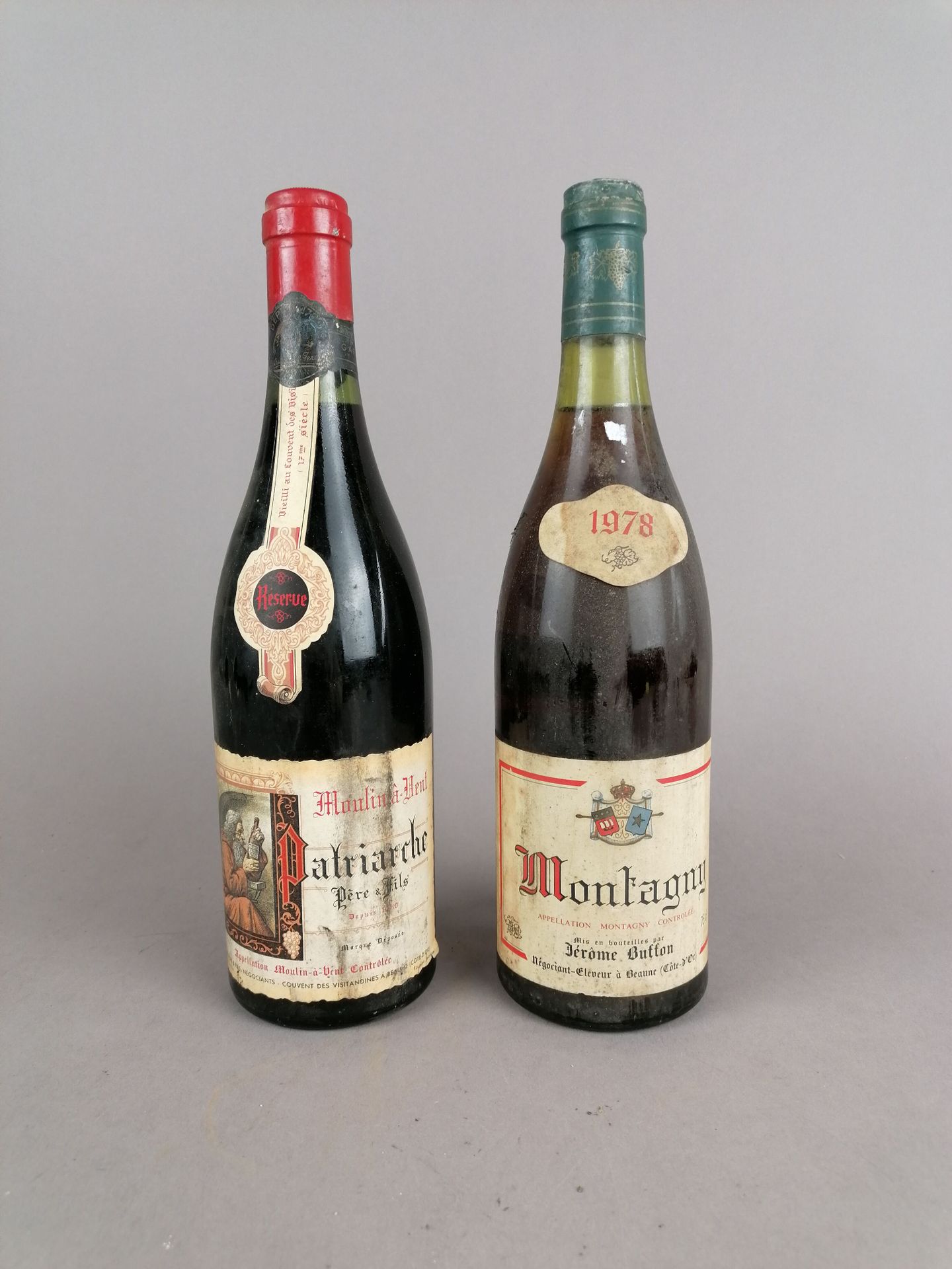 Null LOT von 8 Flaschen :

3 Flaschen Moulin à Vent ohne Jahrgang Patriarche (sc&hellip;