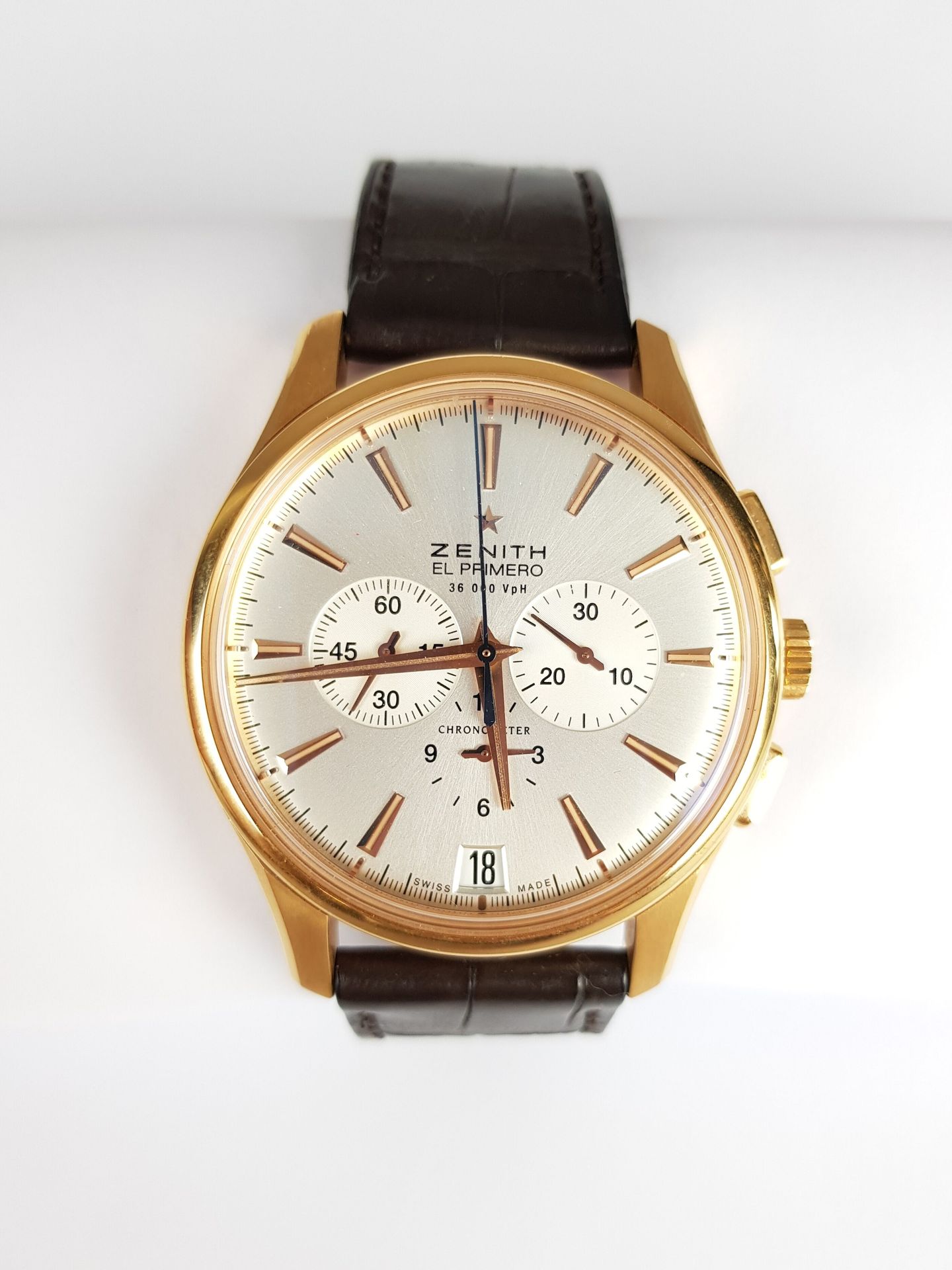 Null Precio : 4 000 euros

ZENITH

El primero

Reloj cronógrafo de oro rosa de 7&hellip;