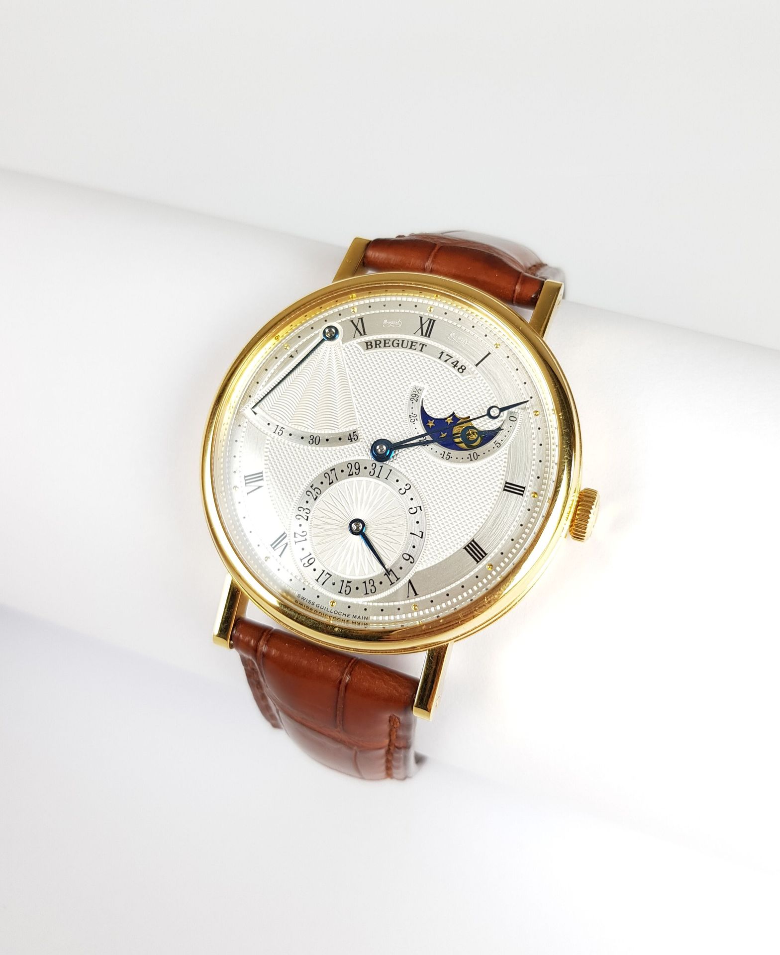 Null Zum Verkauf angeboten: 9.000 €.

BREGUET

Ewiger Kalender

Uhr aus 750 Taus&hellip;