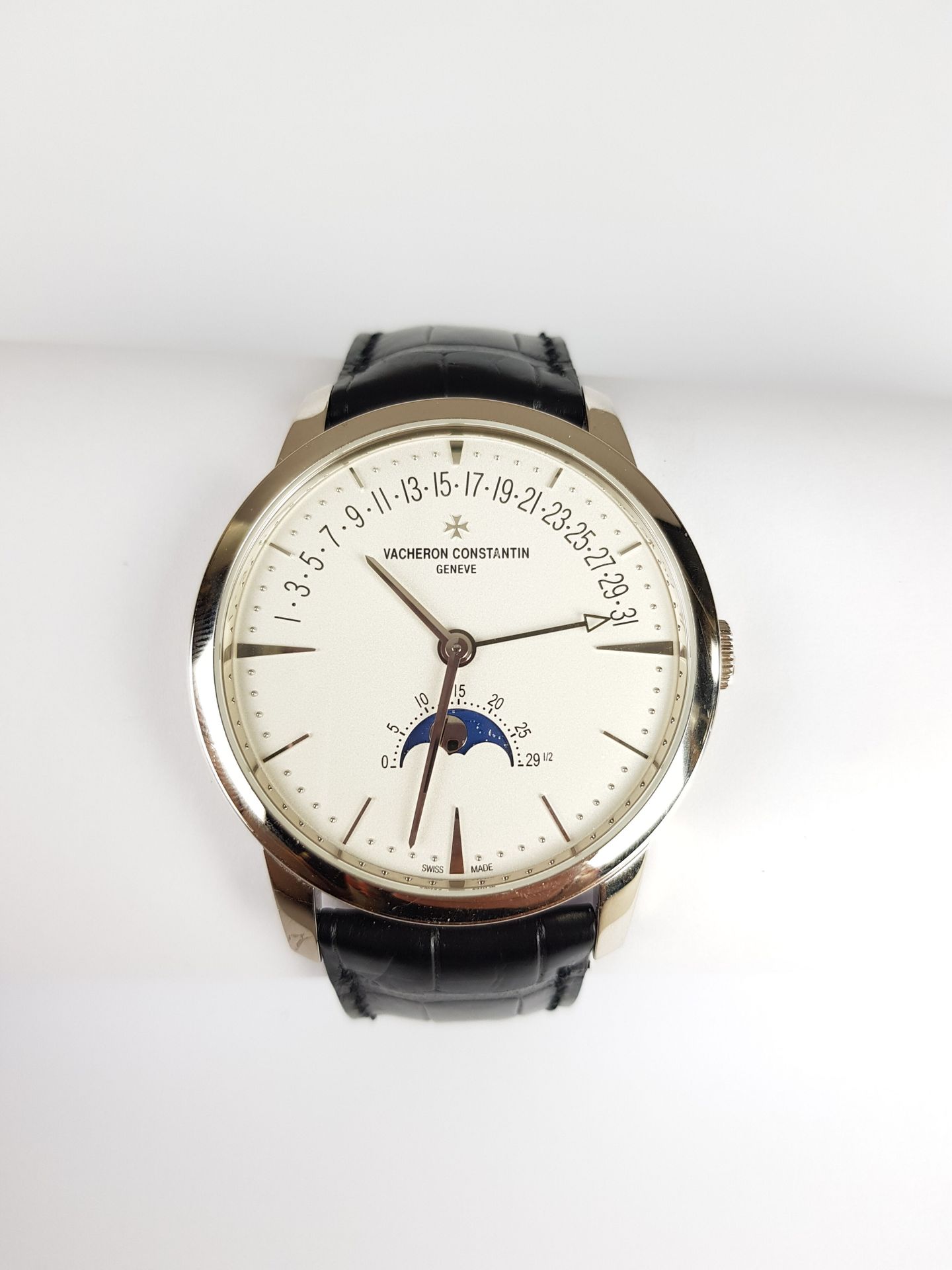 Null Mise à prix : 8 000 €

VACHERON Constantin

Patrimony, Moon phase and retro&hellip;