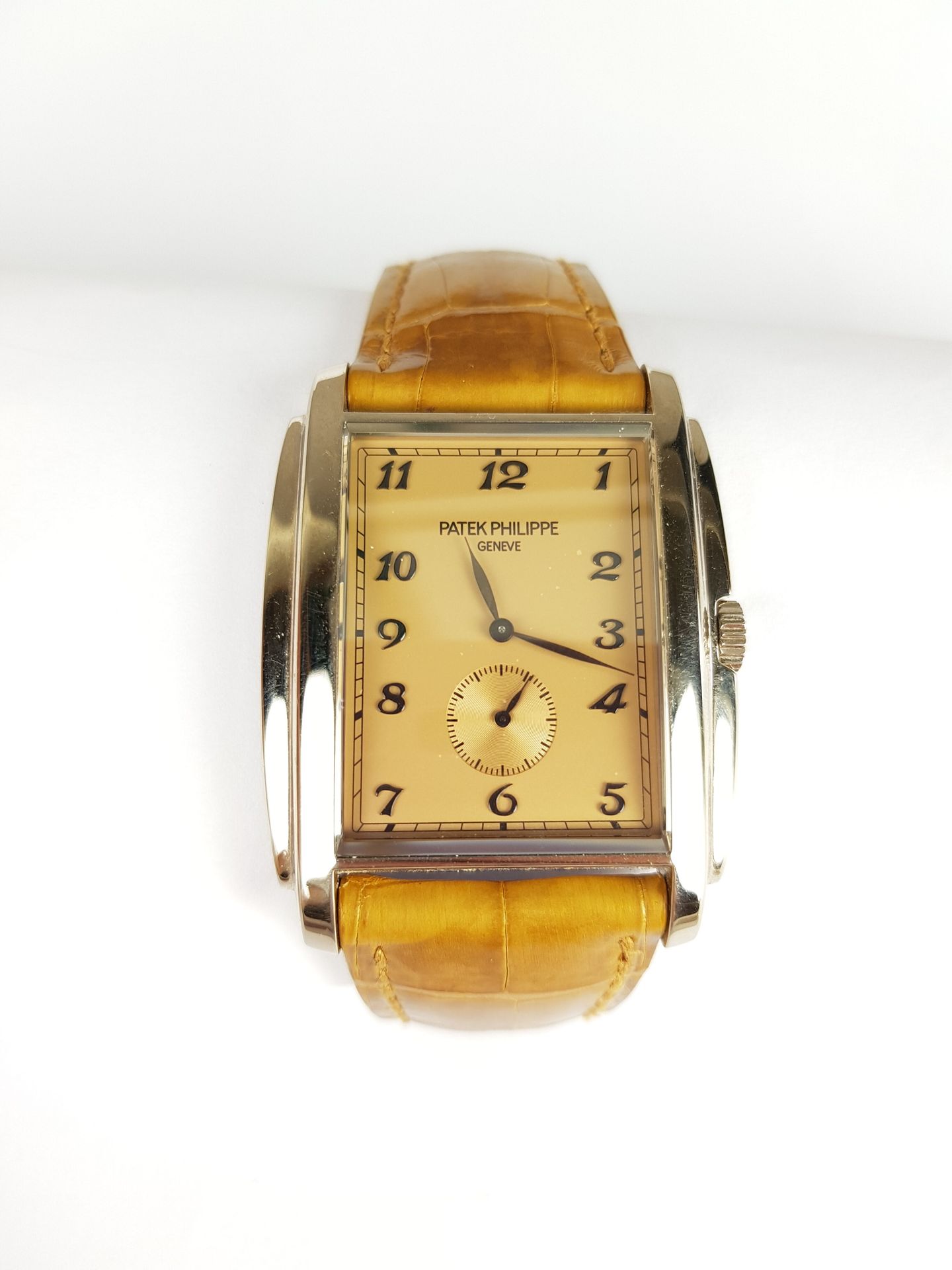 Null Gebot: 4.000 €.

PATEK Philippe

Gondolo

Uhr aus 750 Tausendstel Weißgold,&hellip;