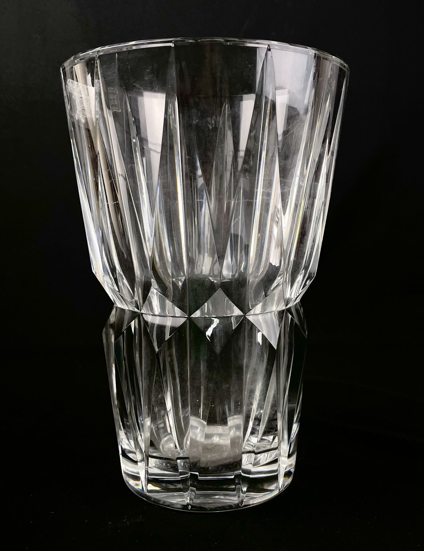 SAINT LOUIS 
Grand vase modèle "Camaret" en cristal clair et taillé à décor de b&hellip;
