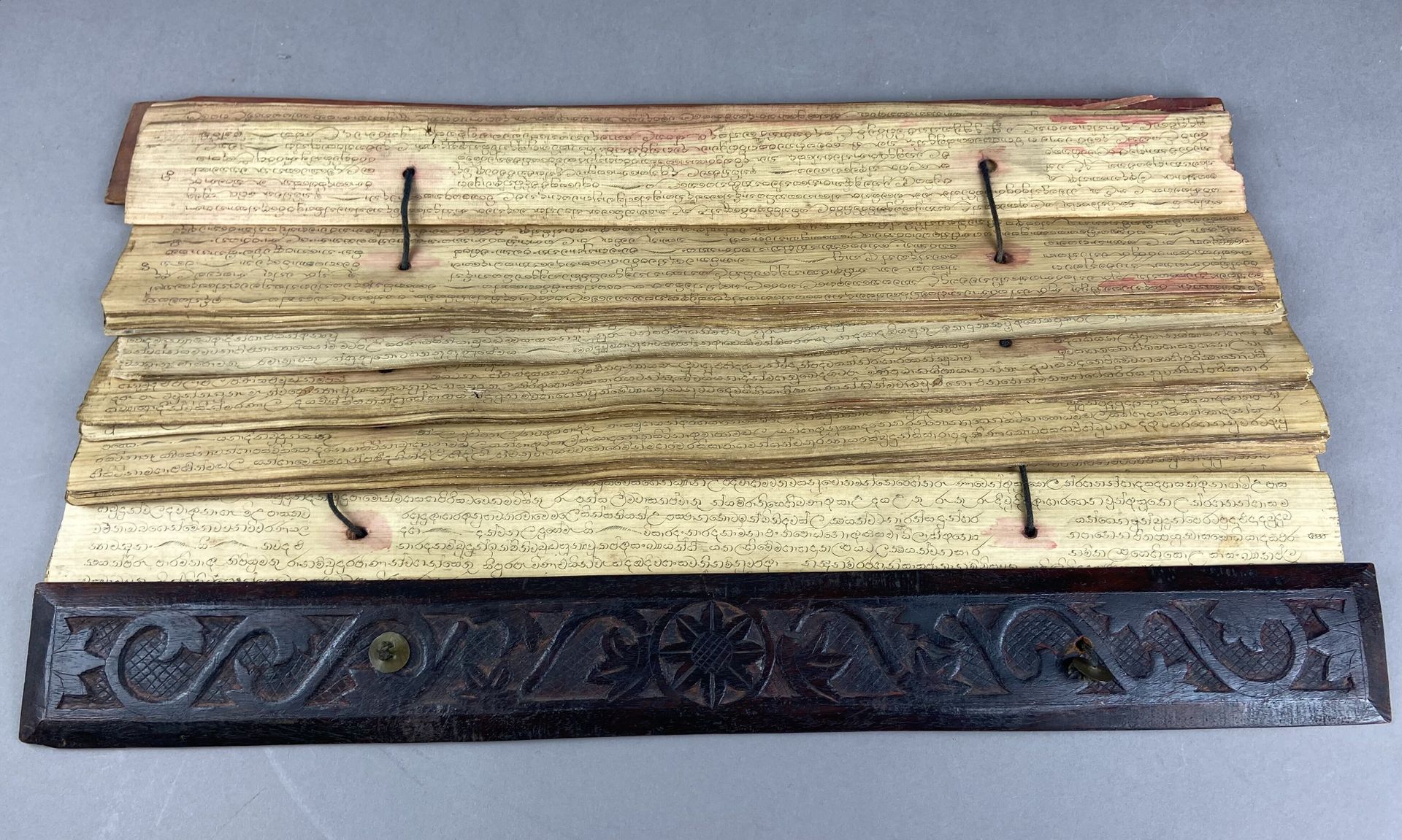 Null Livre de prières birman

Manuscrit sur ôles portant un texte, les plats de &hellip;