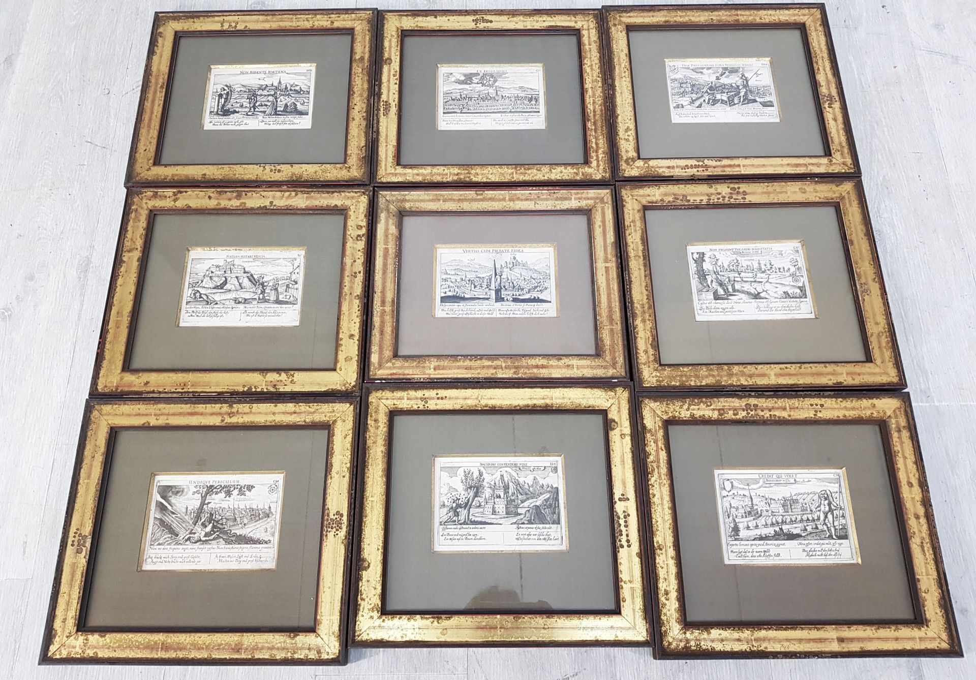 Null LOT of 9 engravings framed under glass of which views of cities. 

Average &hellip;