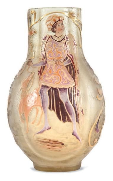Émile GALLÉ (1846-1904) Vase de forme bombée à col droit polylobé en verre légèr&hellip;