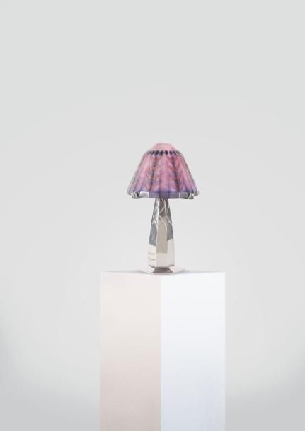 Gabriel ARGY-ROUSSEAU (1885-1953) Exceptionnelle lampe en métal chromé et pâte d&hellip;