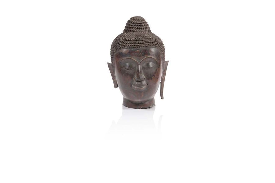 Null Te?te de bouddha en bronze

Thai?lande - XVIe-XVIIe sie?cle

Manque a? l’or&hellip;