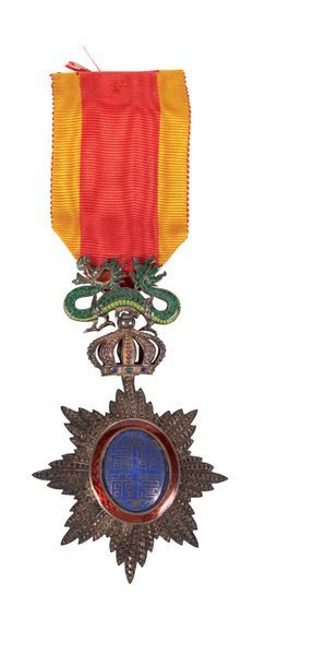 Null Médaille de chevalier du Dragon d’Annam par l’empereur de l’Annam en métal &hellip;