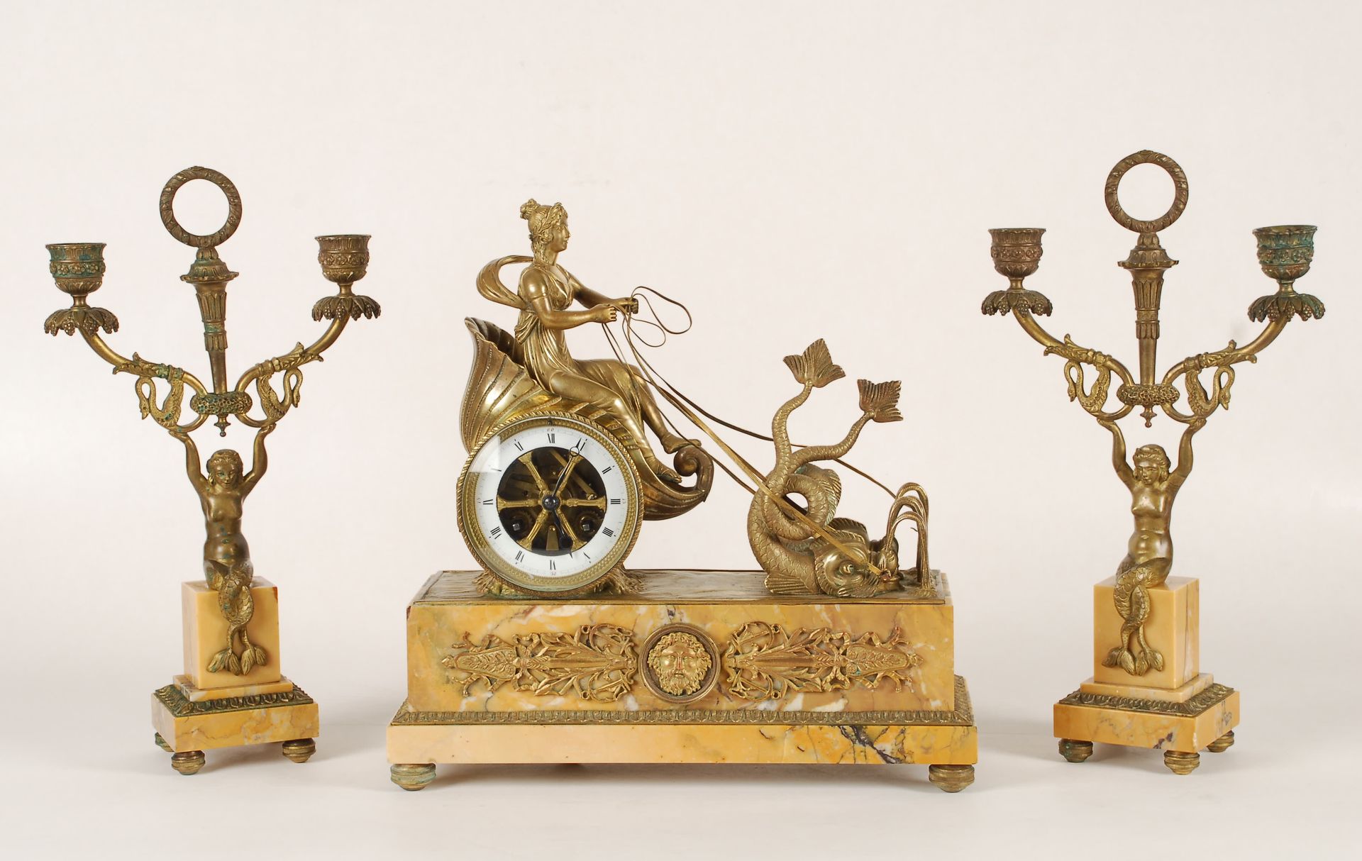 Null A garniture de cheminée
Gilt bronze and yellow marble. Napoleon III period.&hellip;