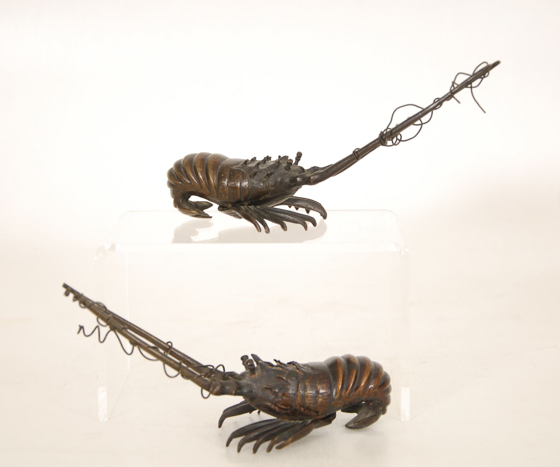 Null 一对小龙虾
青铜器，带有铜锈。日本，19世纪。
，长21厘米和18.5厘米。