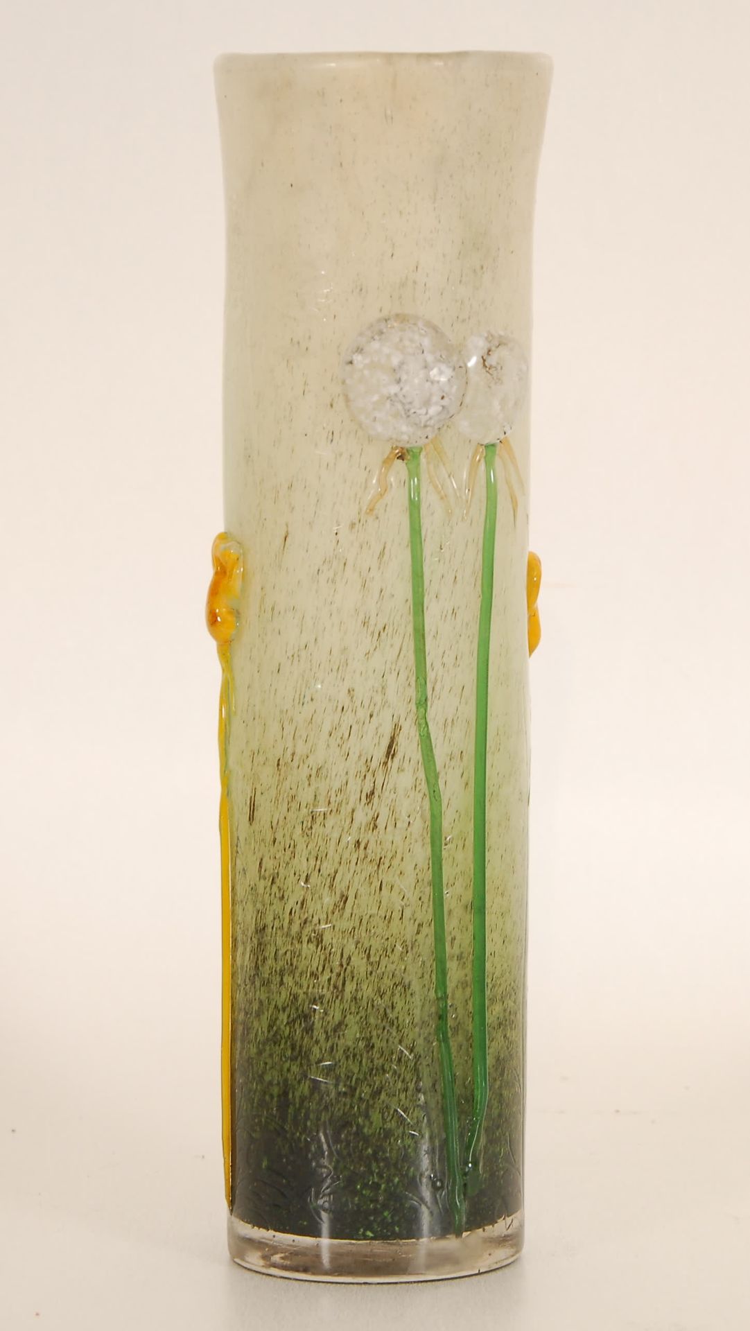 Null Vase cylindrique vers 1900
Verre dégradé de vert.

Application de verre à c&hellip;